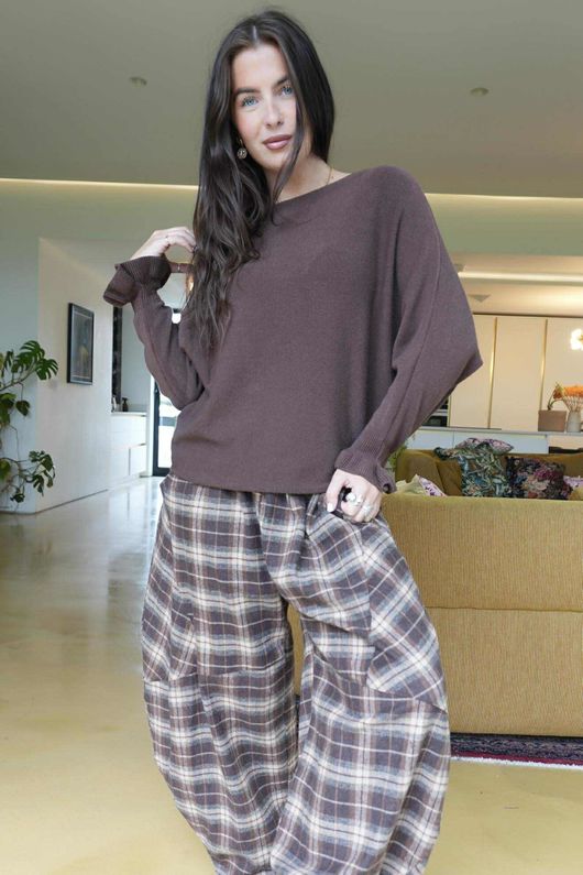 Conrad Batwing Ruffle Cuff Knit Chocolate /21 =